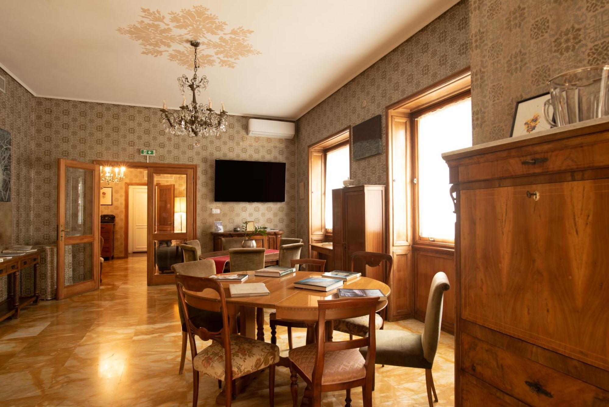 Locanda Dei Buoni E Cattivi 칼리아리 외부 사진