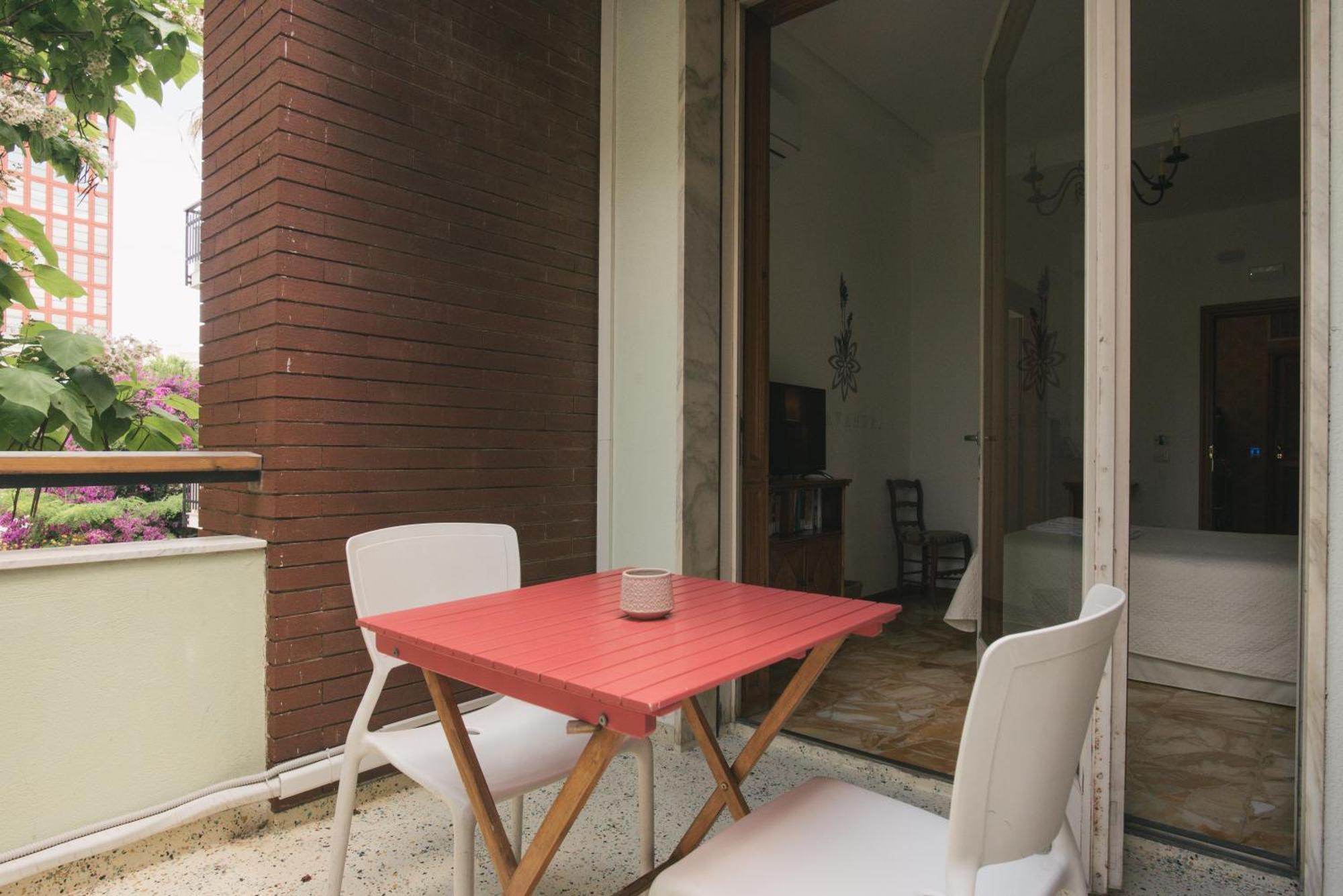 Locanda Dei Buoni E Cattivi 칼리아리 외부 사진